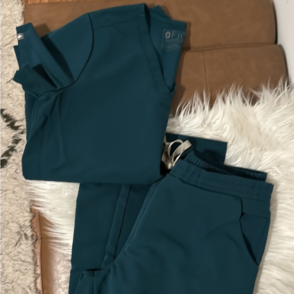 Figs scrubs set